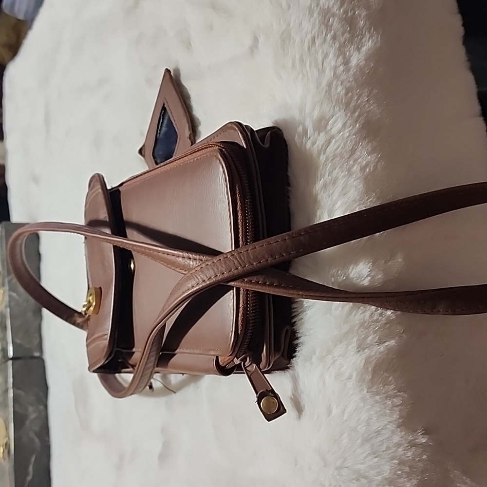 MICHAEL STEVEN'S CROSSBODY EXPANSION BAG. - Picture 7 of 8